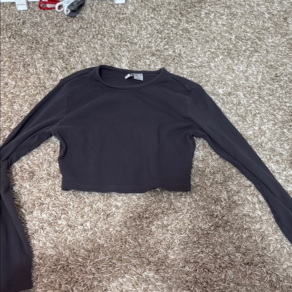 H&M Black Long Sleeve Crop Sweatshirt